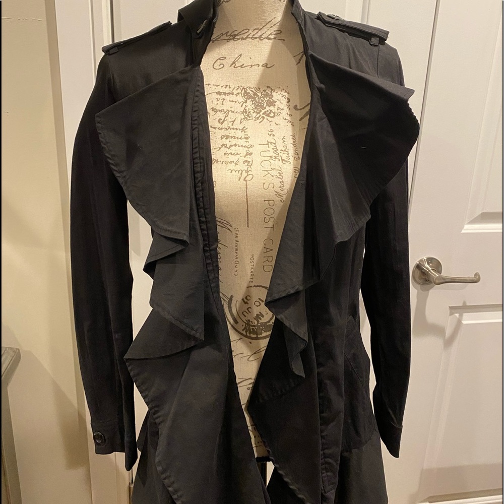 Double zero blazer with ruffle